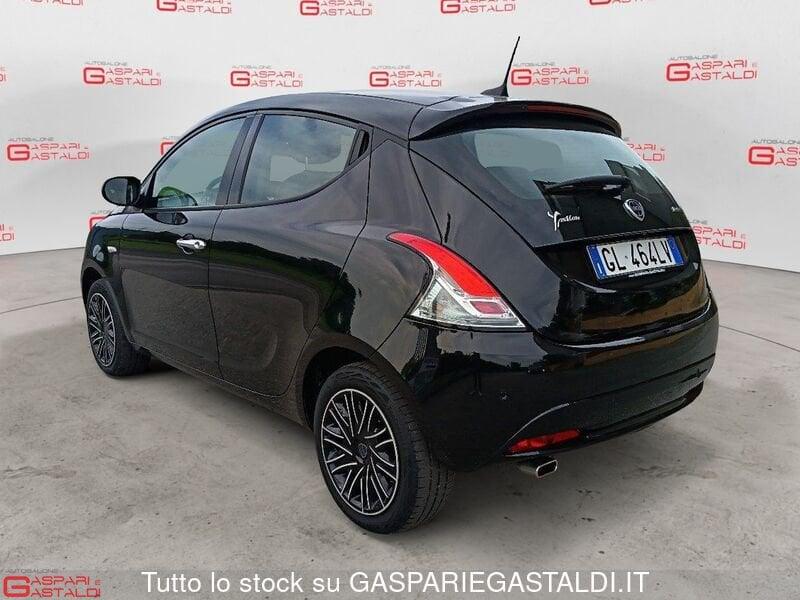 Lancia Ypsilon 1.0 FireFly 5 porte S&S Hybrid Silver