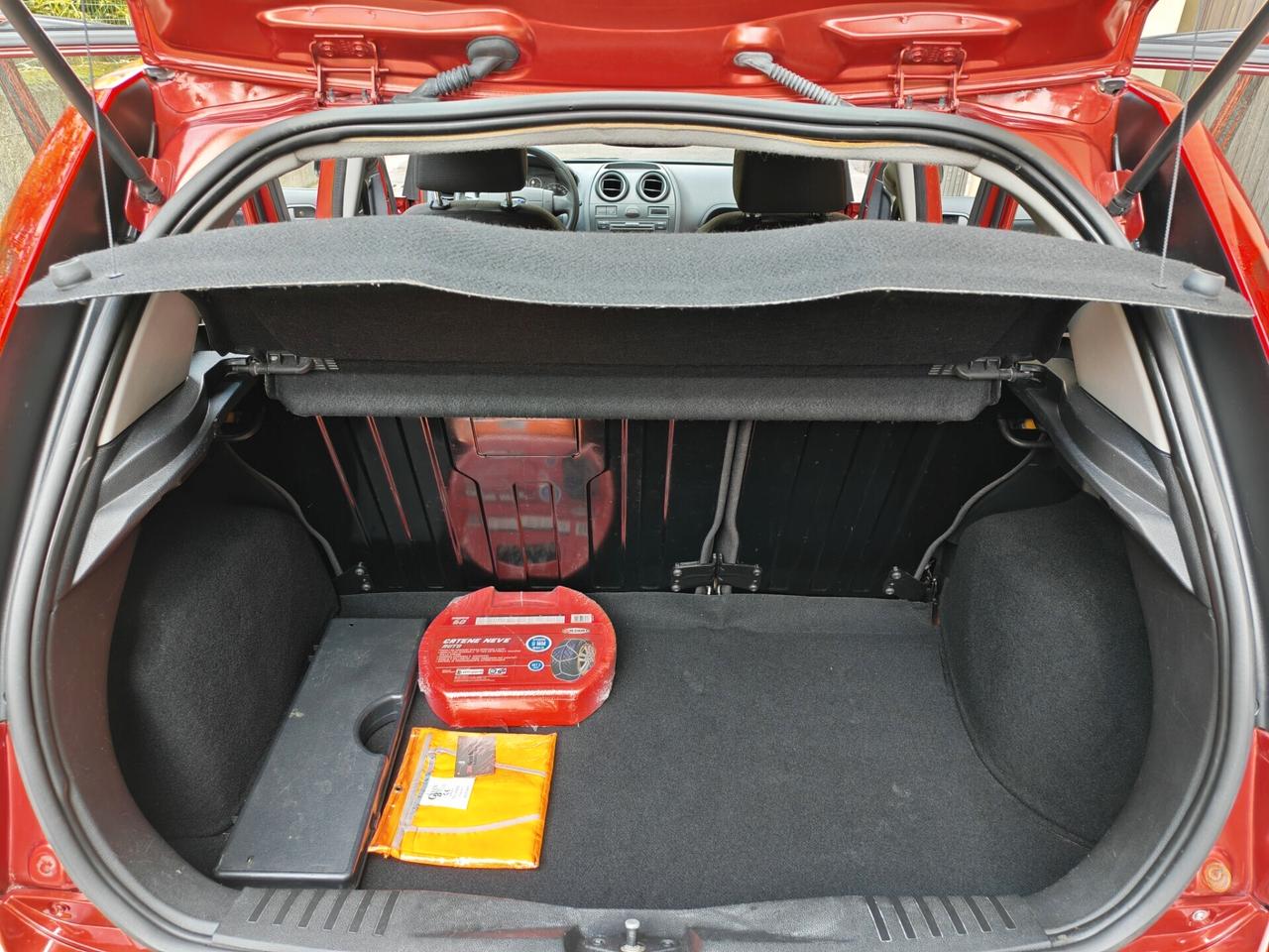 Ford Fiesta 1.2 BENZINA 75cv / 37.000km / Unipro