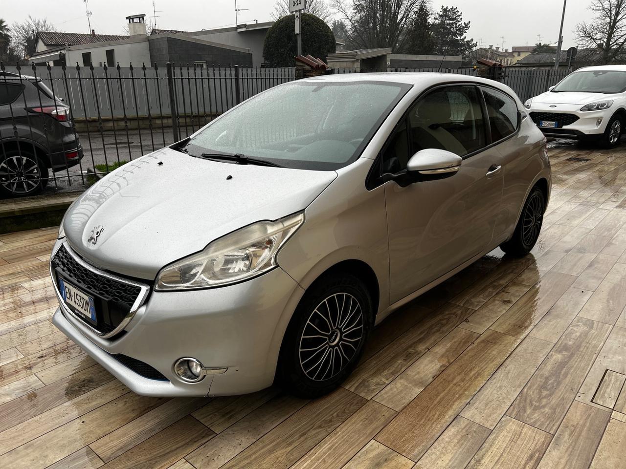 Peugeot 208 1.4 HDi 68 CV 3 porte Active NEOPATENTATI