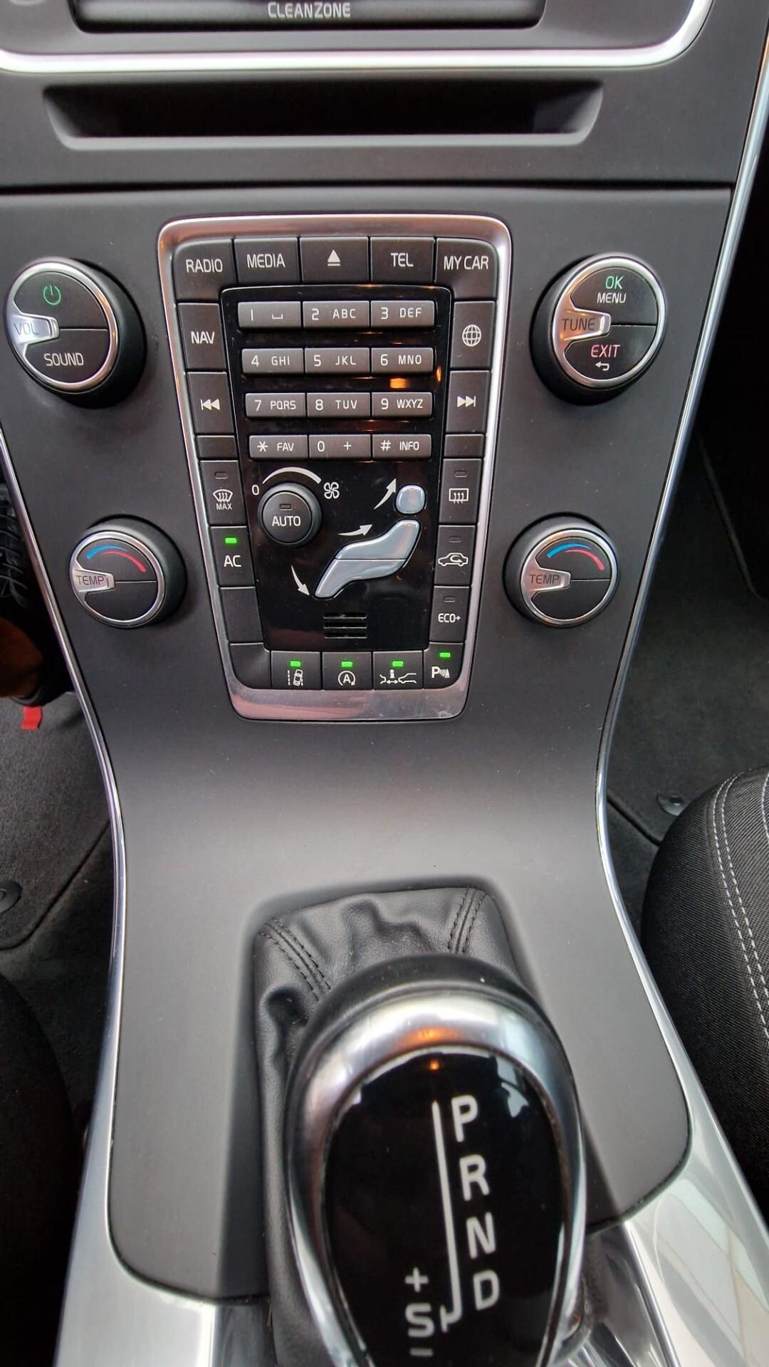 Volvo V60 D2 Geartronic Edition x Neopatentati