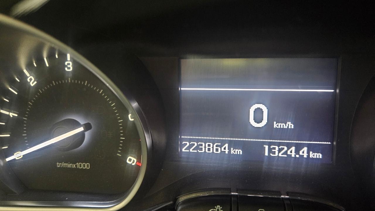 Peugeot 208 1.4 HDi 68 CV 5 porte Allure