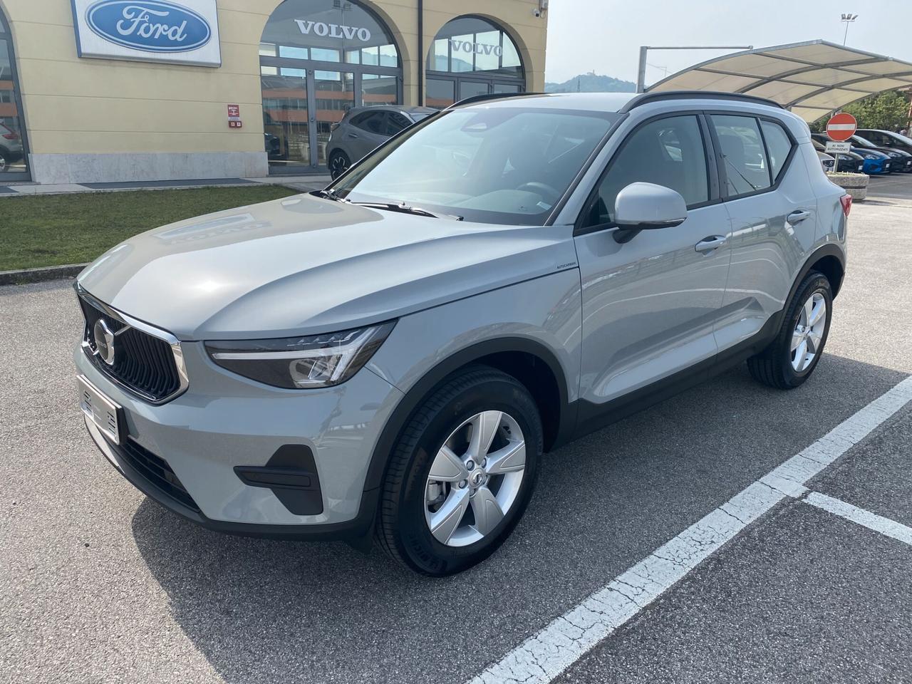 Volvo XC40 B3 (Benzina/Hybrid) Autom. Essential