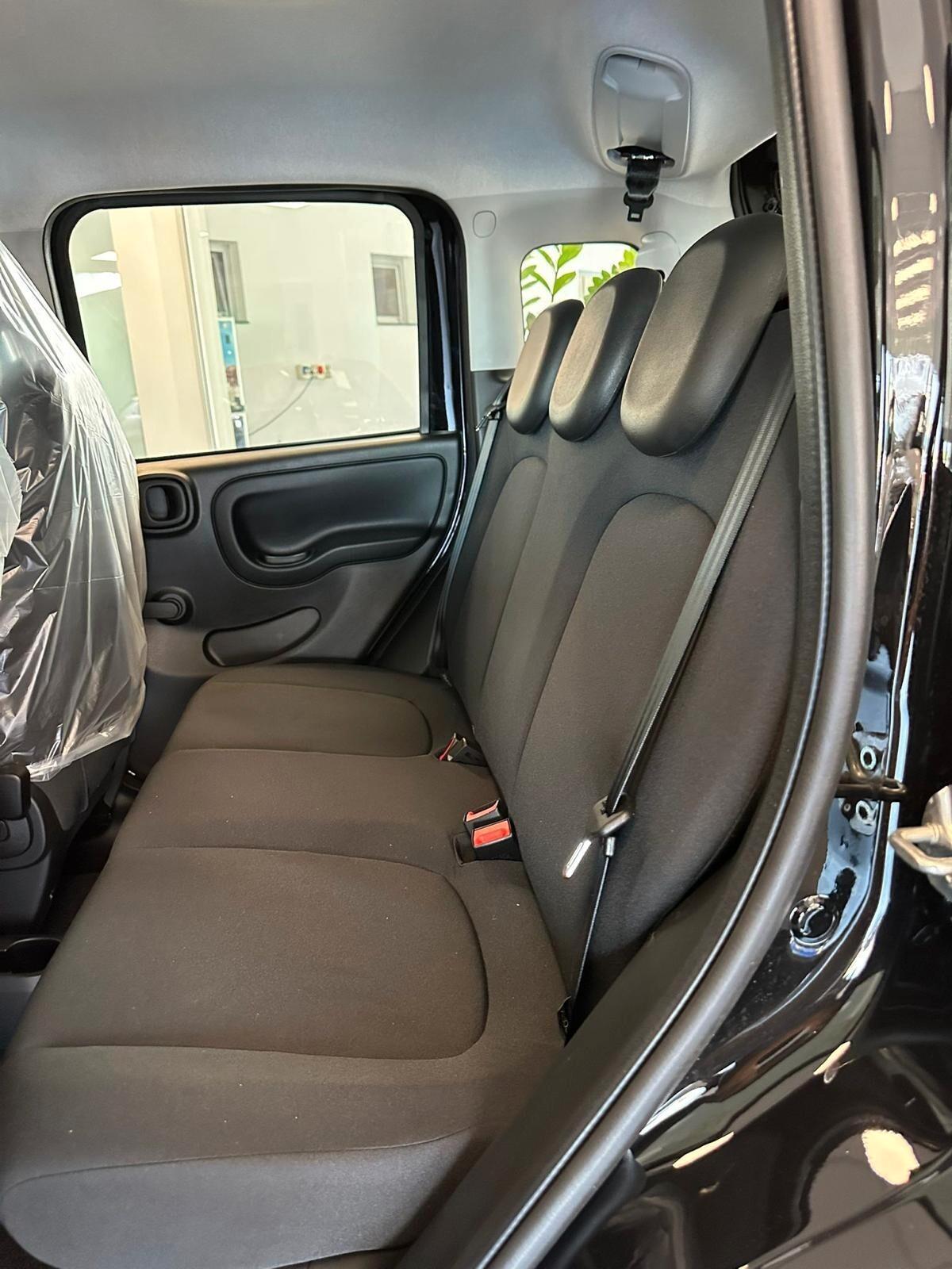 Fiat Panda 1.0 70 CV KM 0 disponibile Nero e bianca