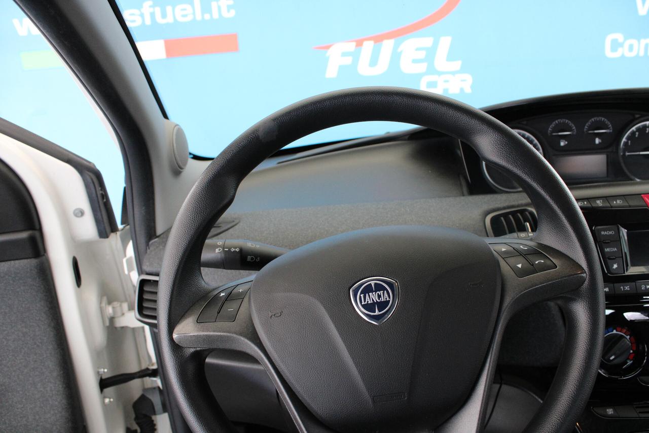 Lancia Ypsilon 1.0 FireFly 5 porte S&S Hybrid Ecochic Silver