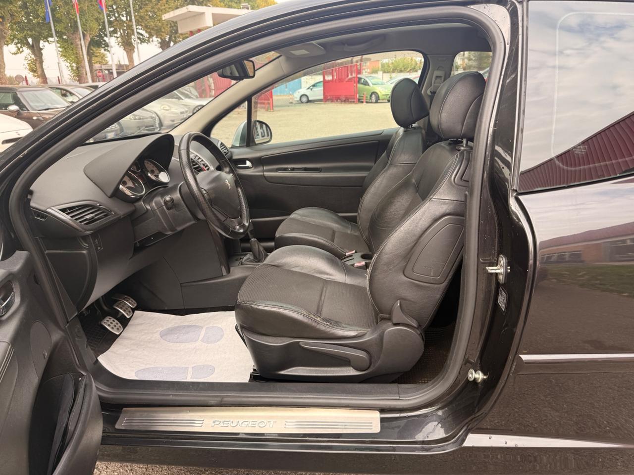 Peugeot 207 1.6 THP 150CV CC Féline