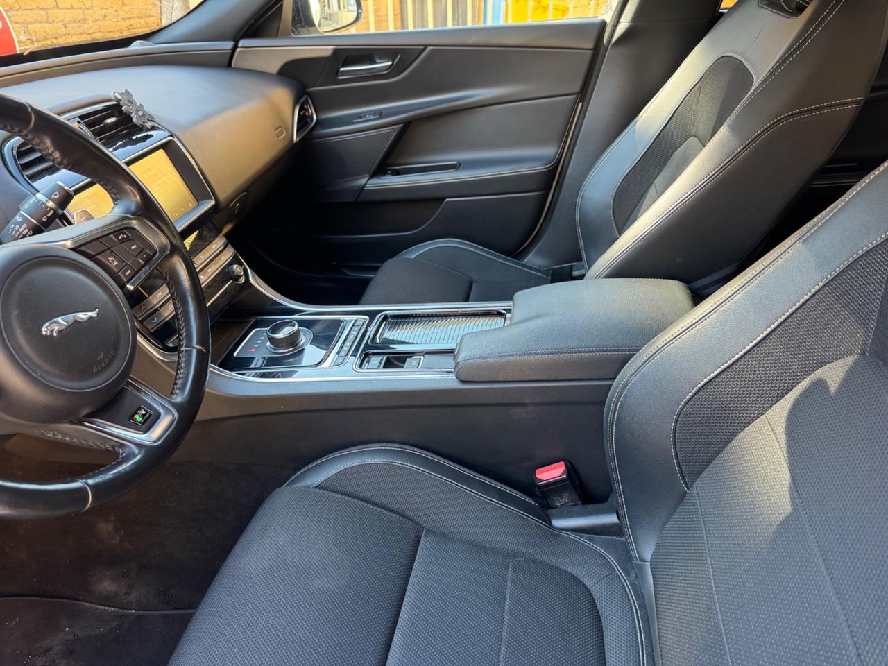 Jaguar XE 2.0 D 180 CV Landmark Edition