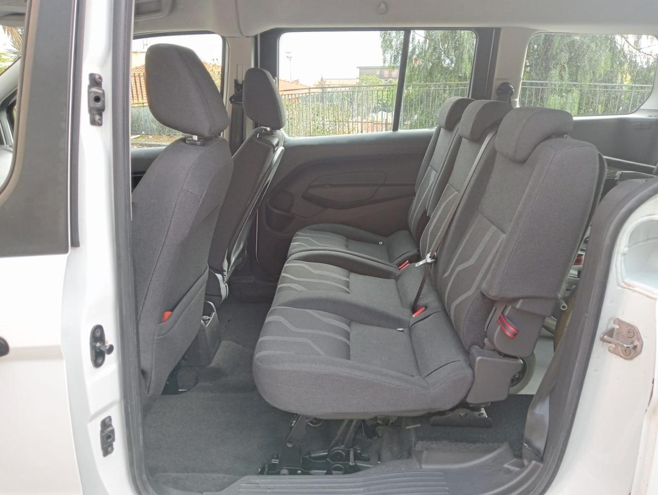 Ford Tourneo Connect Pianale ribassato con rampa disabili in carrozzina