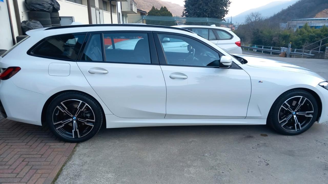 BMW 320d Touring Pacchetto M-Sport SHZ NAVI LED