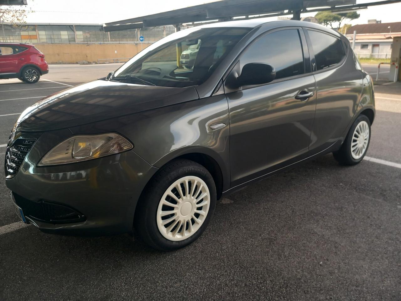 Lancia Ypsilon 1.2 69 CV 5 porte Gold