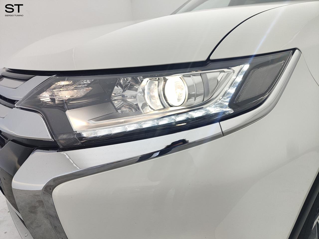 MITSUBISHI Outlander 3ª serie - Outlander 2.2 DI-D 4WD Instyle 7p.