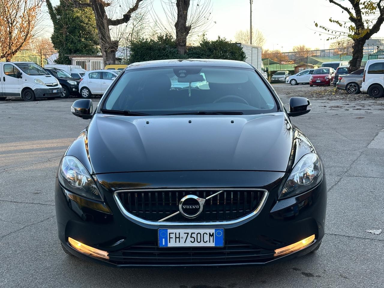 Volvo V40 D2 R-DESIGN MOMENTUM X NEOPATENTATI