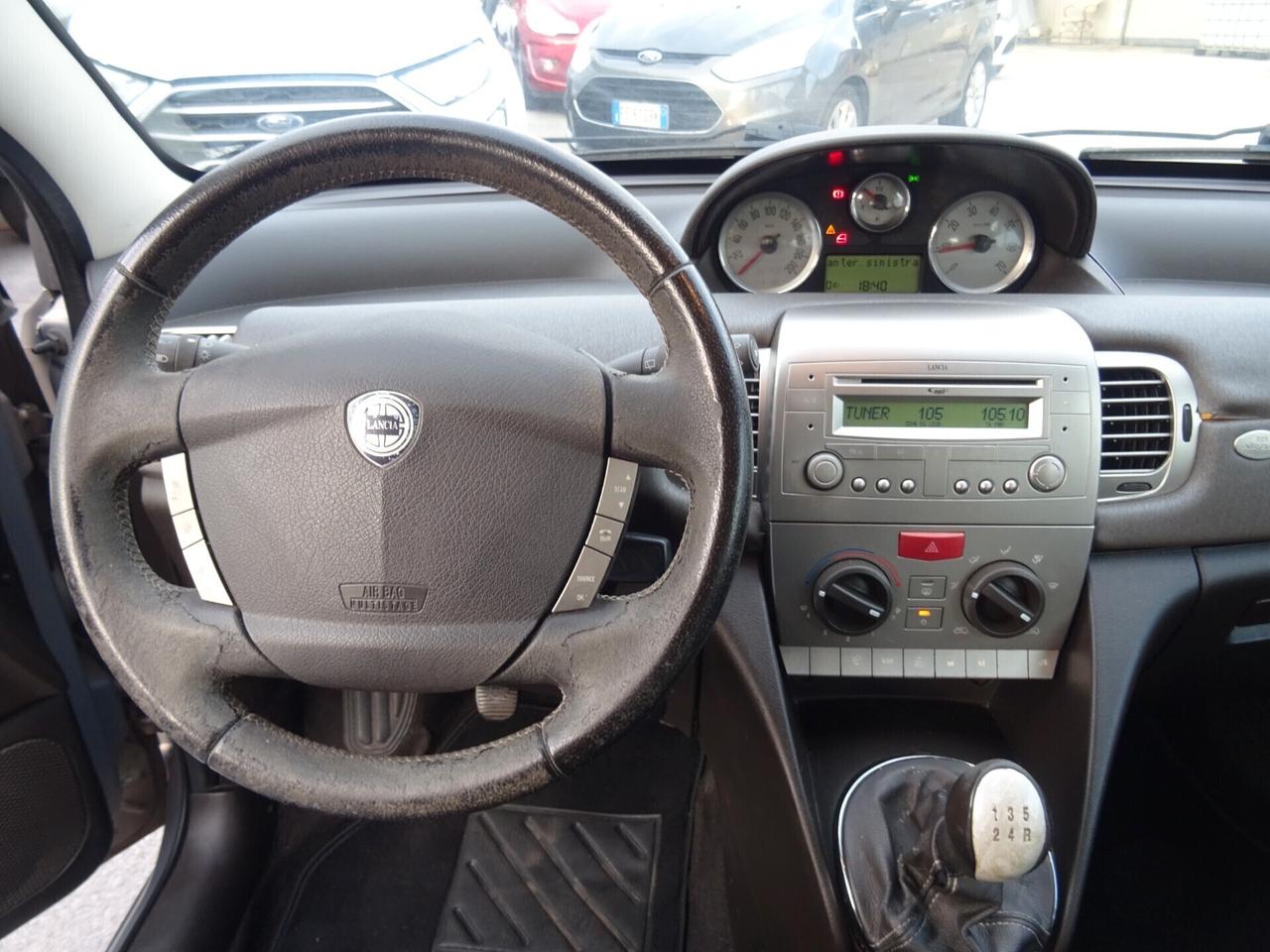 Lancia Ypsilon 1.3 MJT 75 CV Argento