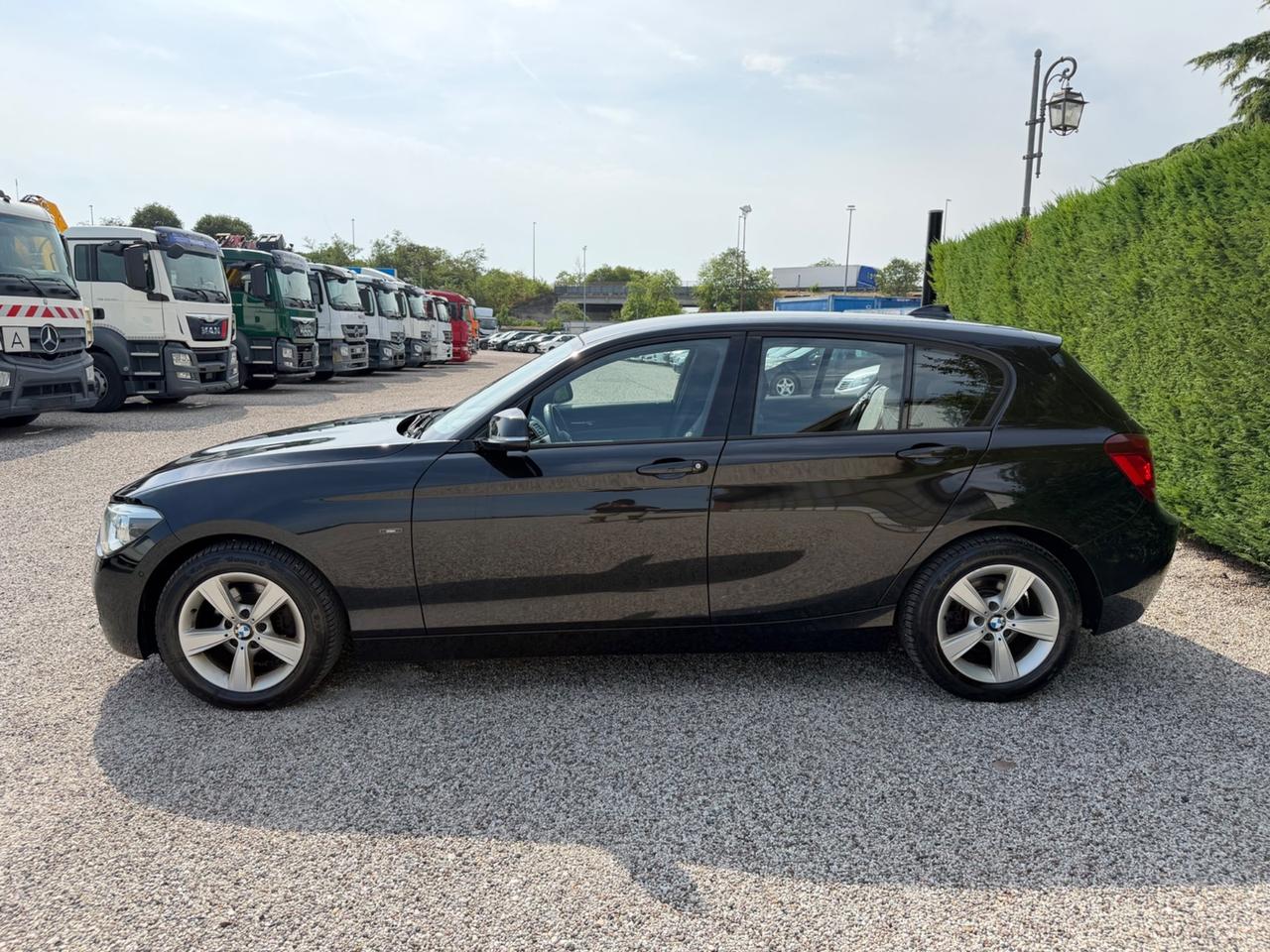 Bmw 118 118i 5p. Unique