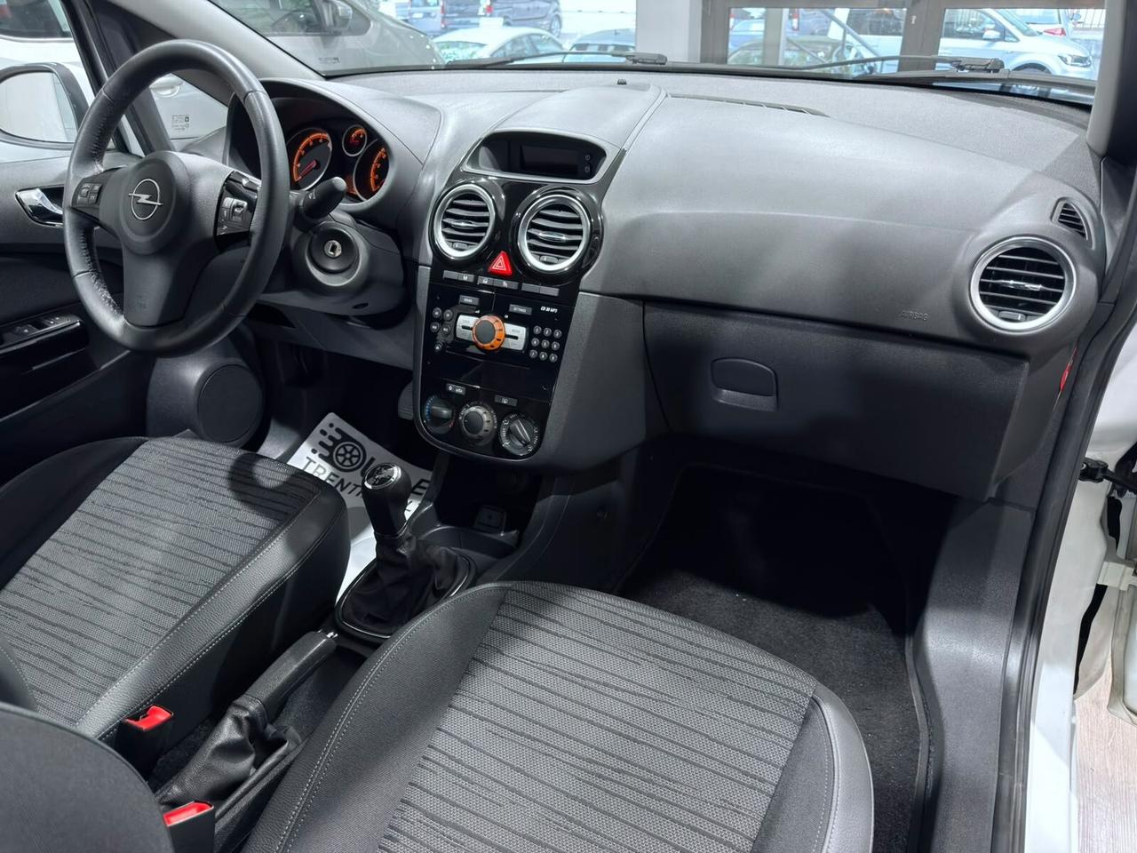 OPEL CORSA 1.2 86cv 110.000km 2014 NEOPATENTATI