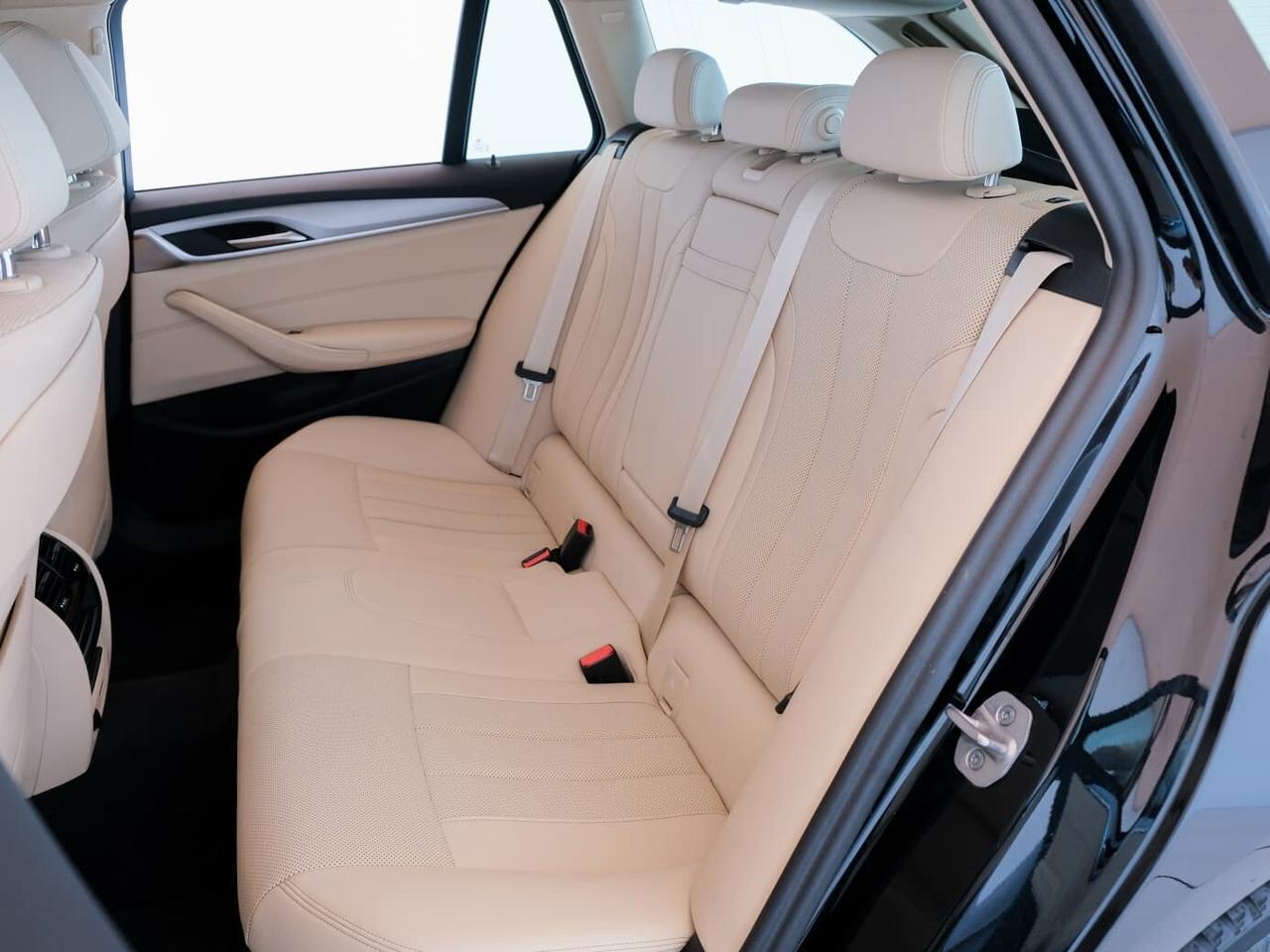 BMW 518d Touring mhev 48V auto