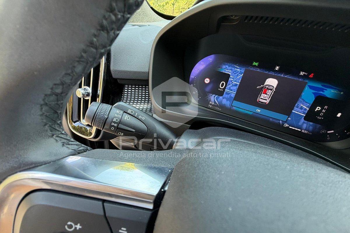 VOLVO XC40 B3 automatico Ultra Black Edition