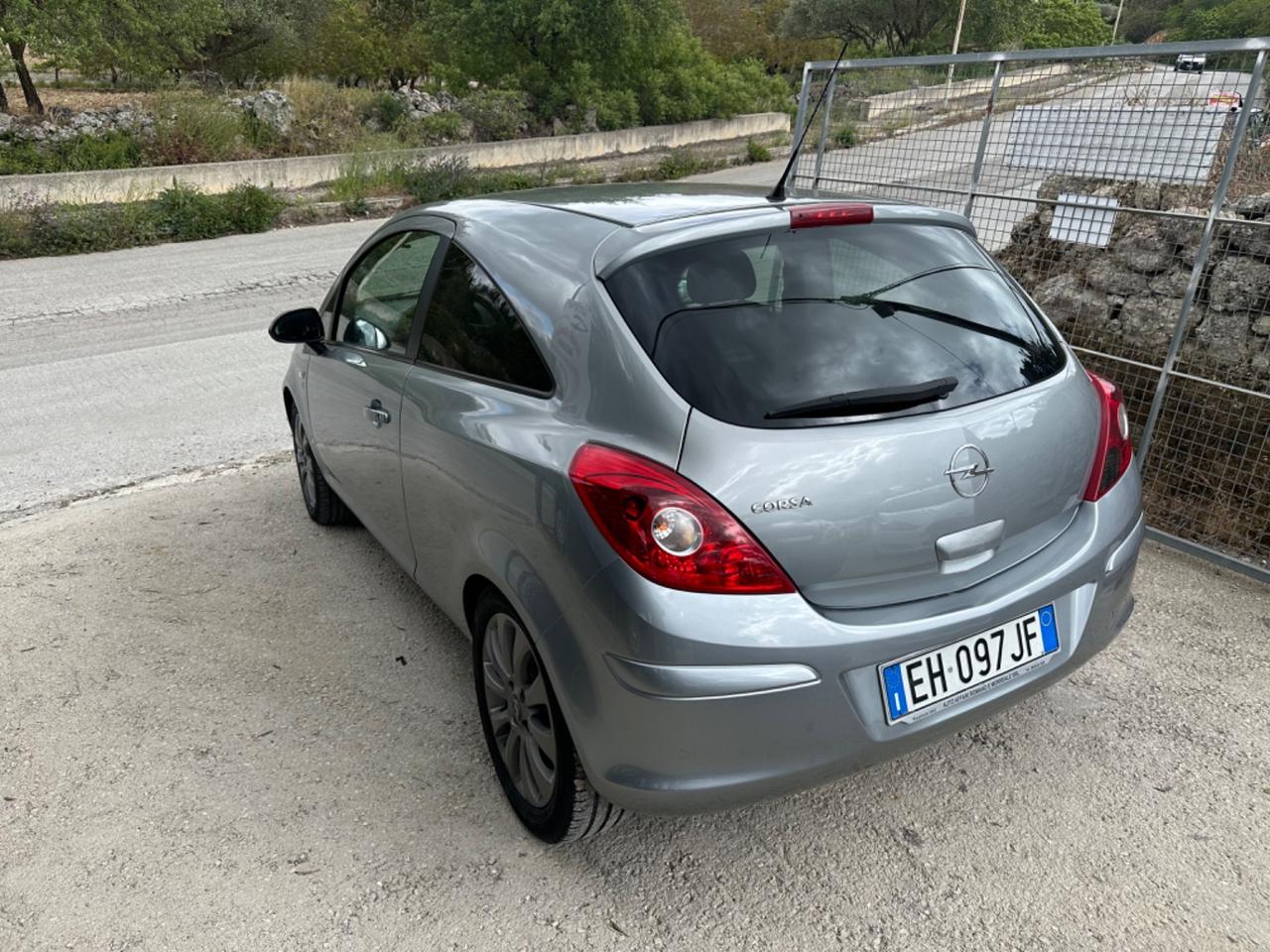 Opel Corsa 1.2 Benzina 86 cavalli