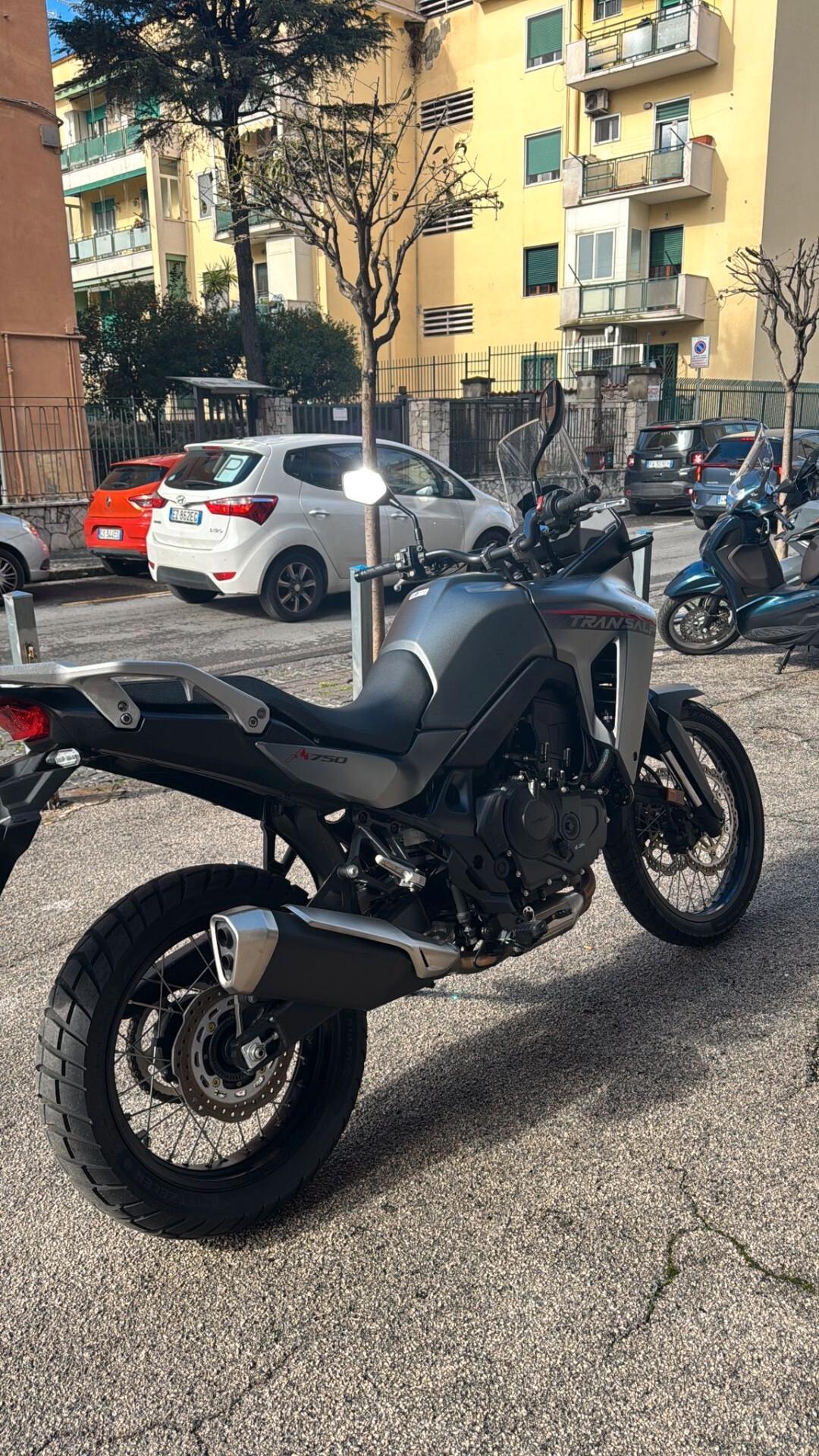 Honda XL 750 Transalp pari al nuovo