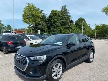 Audi Q3 35 TFSI Business