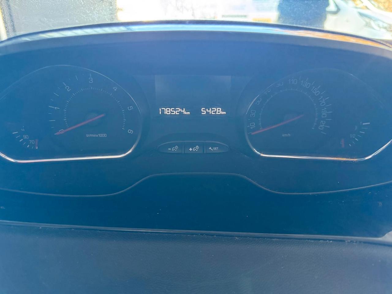 PEUGEOT 208 1.4 HDi 68 CV 5 porte 2012