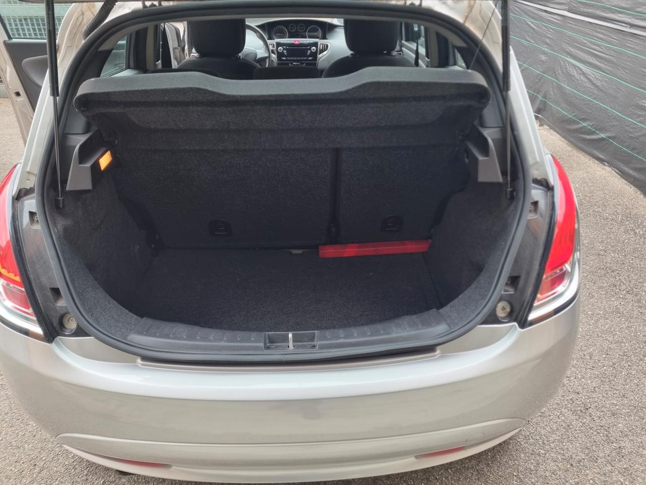 Lancia Ypsilon 1.2 69 CV 5 porte S&S Platinum unica proprietaria