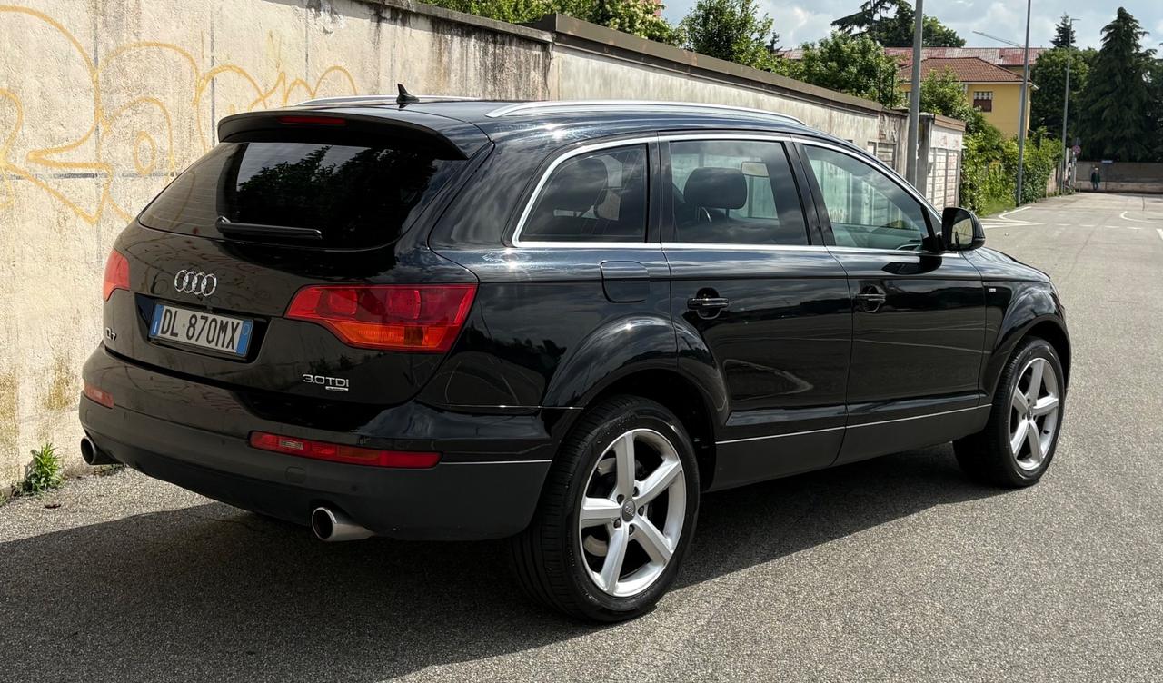 Audi Q73.0V6 TDI 233CV quattro F1 Sline 7posti