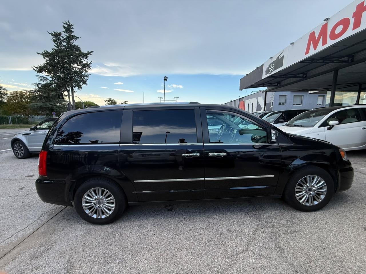 Lancia Voyager 2.8 Turbodiesel Platinum 177 CV gancio traino