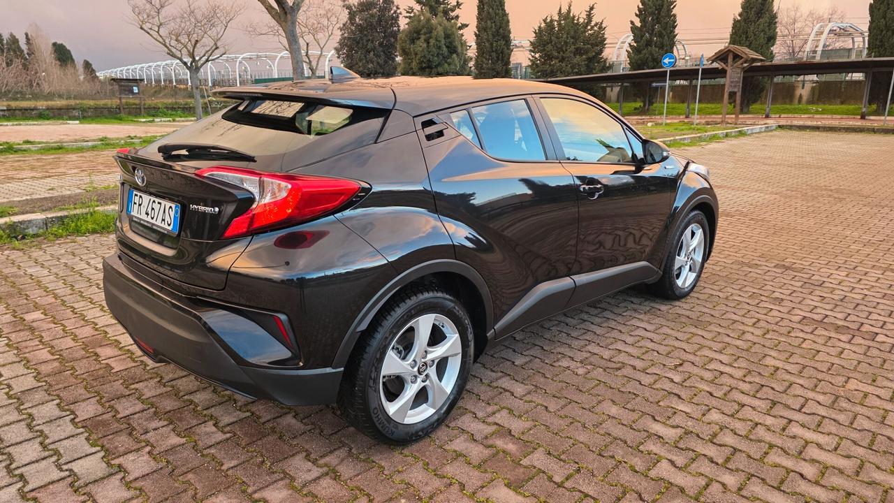 Toyota C-HR 1.8 Hybrid E-CVT Business