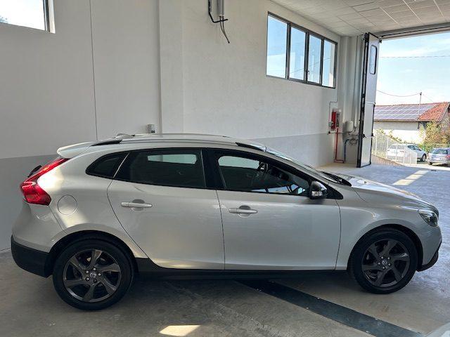 VOLVO V40 Cross Country D2 1.6 Momentum