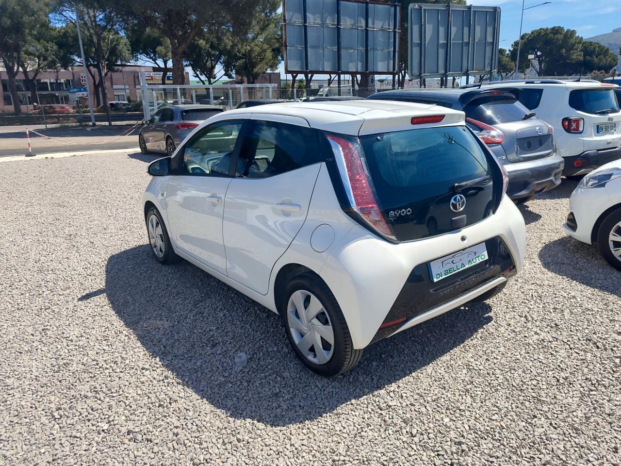 Toyota Aygo 1.0 VVT-i 69 CV 5 porte x-business MMT