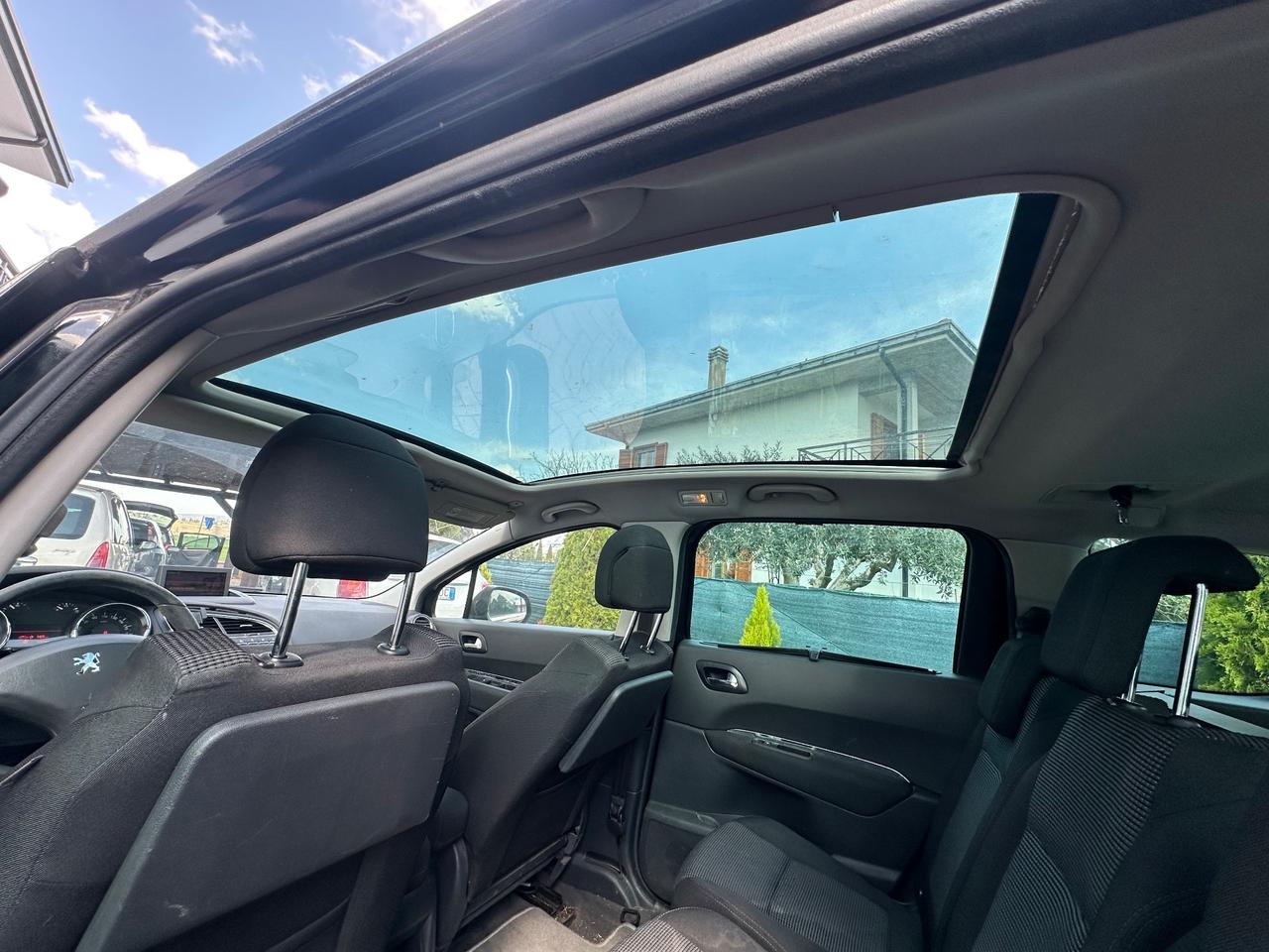 Peugeot 5008 1.6 HDi 110CV Féline