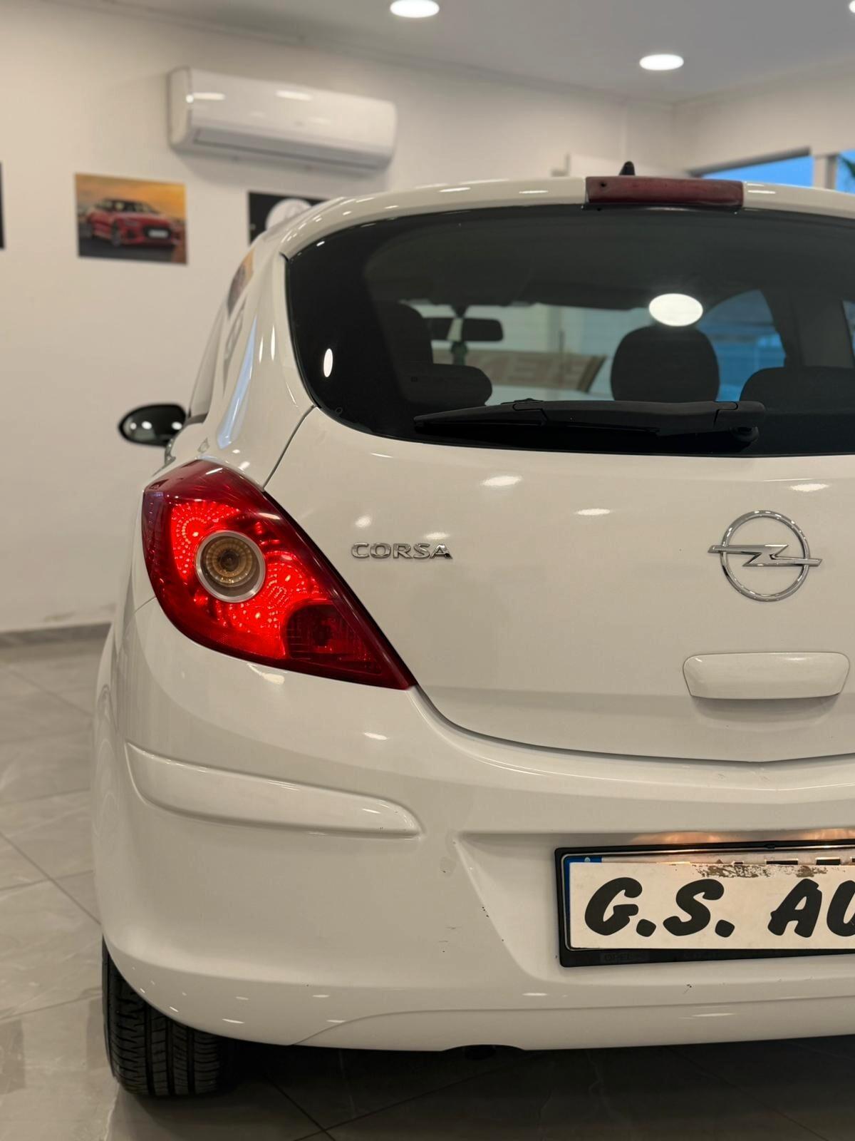 Opel Corsa 1.2cc Benzina 2011