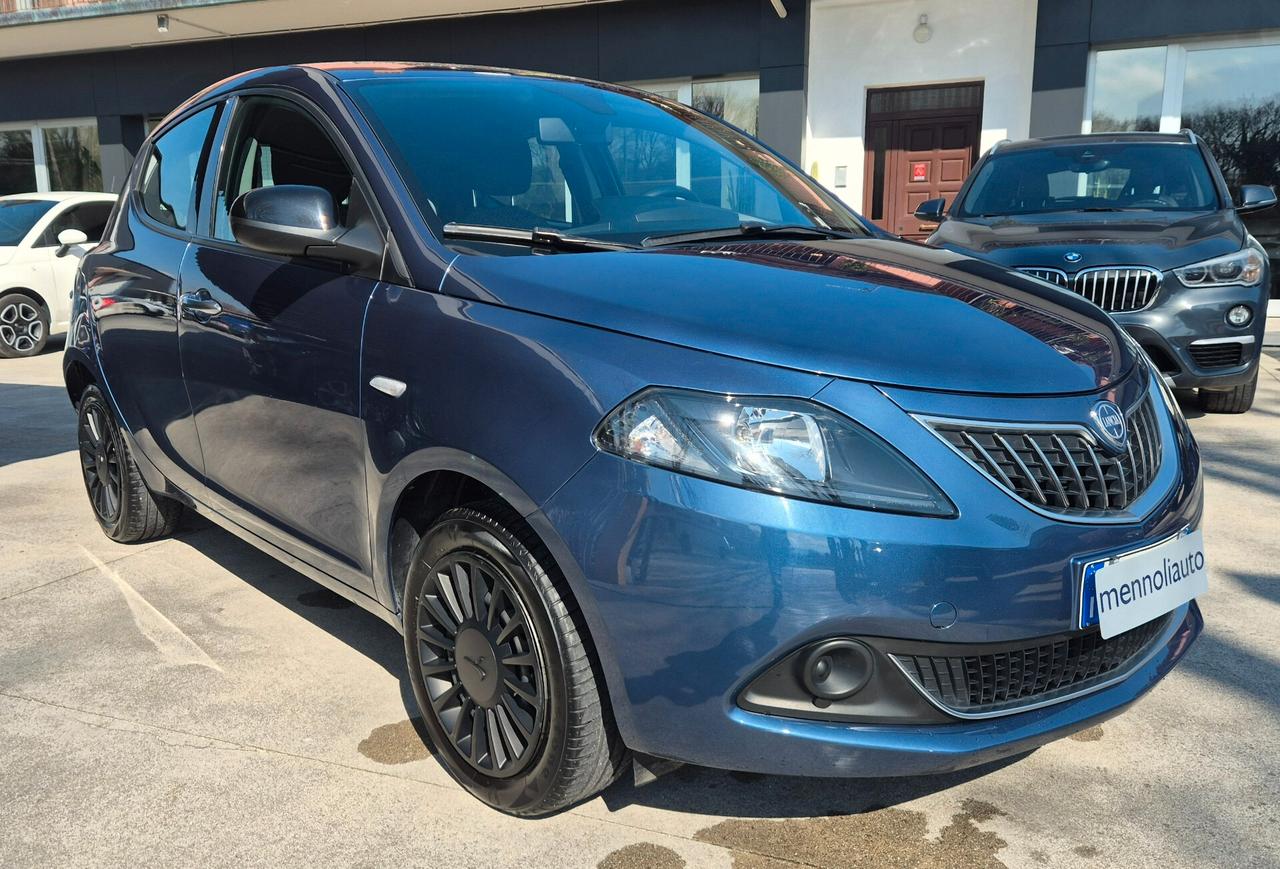 Lancia Ypsilon 1.0 FireFly 5 porte S&S Hybrid Silver