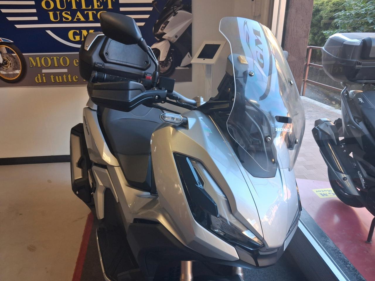 Honda ADV 350 ABS + TCS