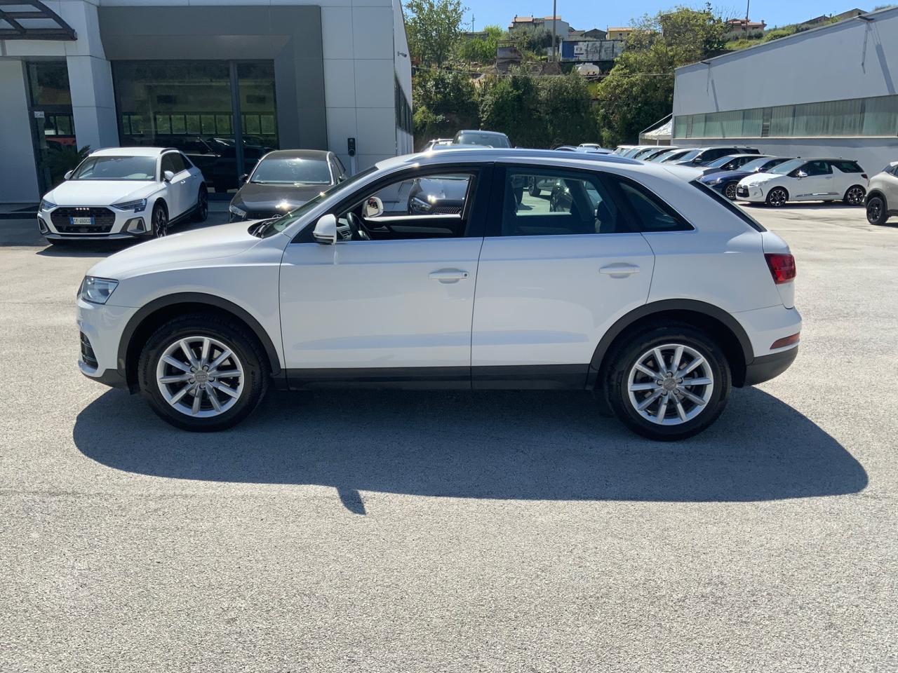 Audi Q3 2.0 TDI 120 CV Business