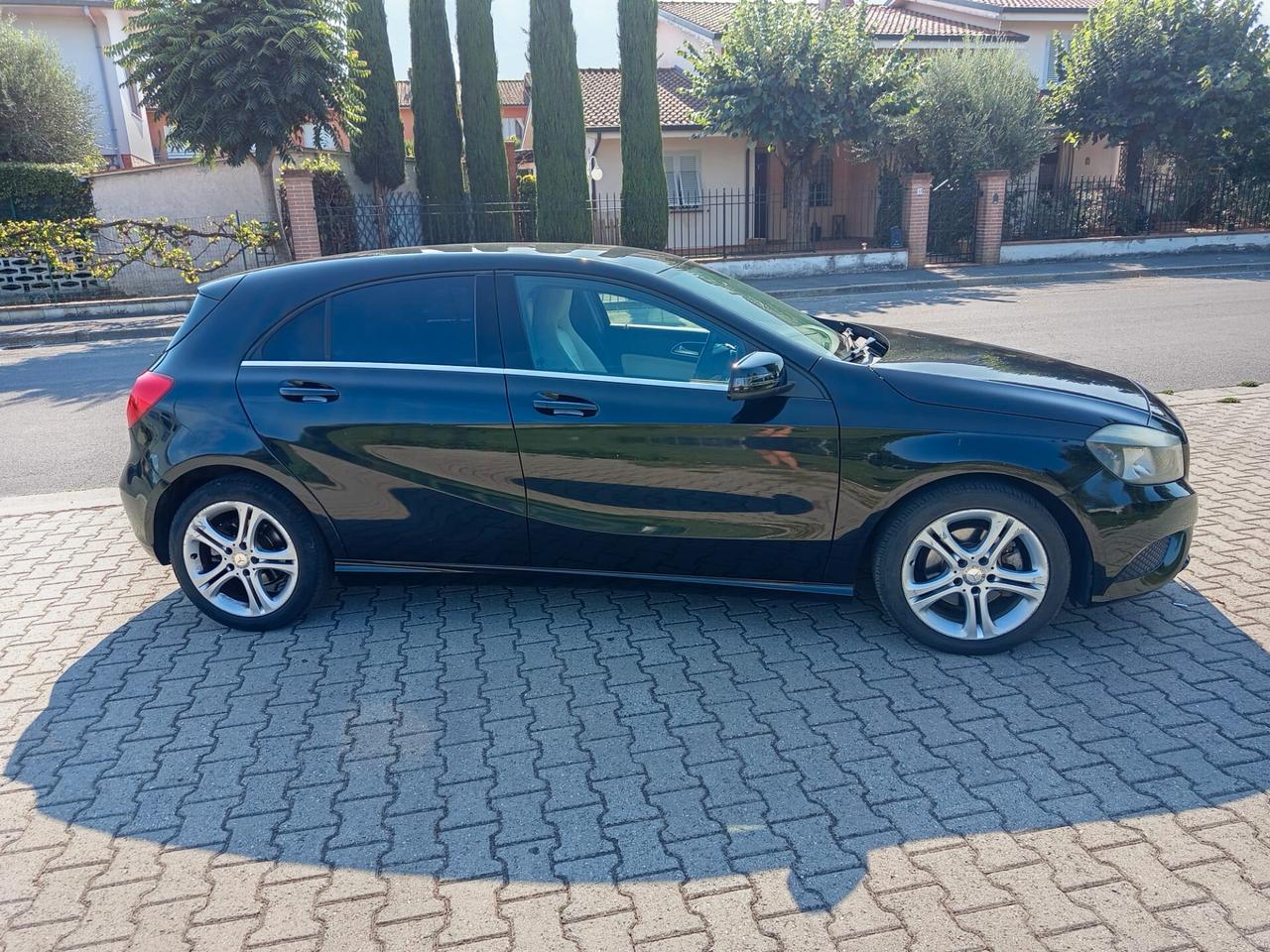 Mercedes-benz A 180 BlueEFFICIENCY Premium