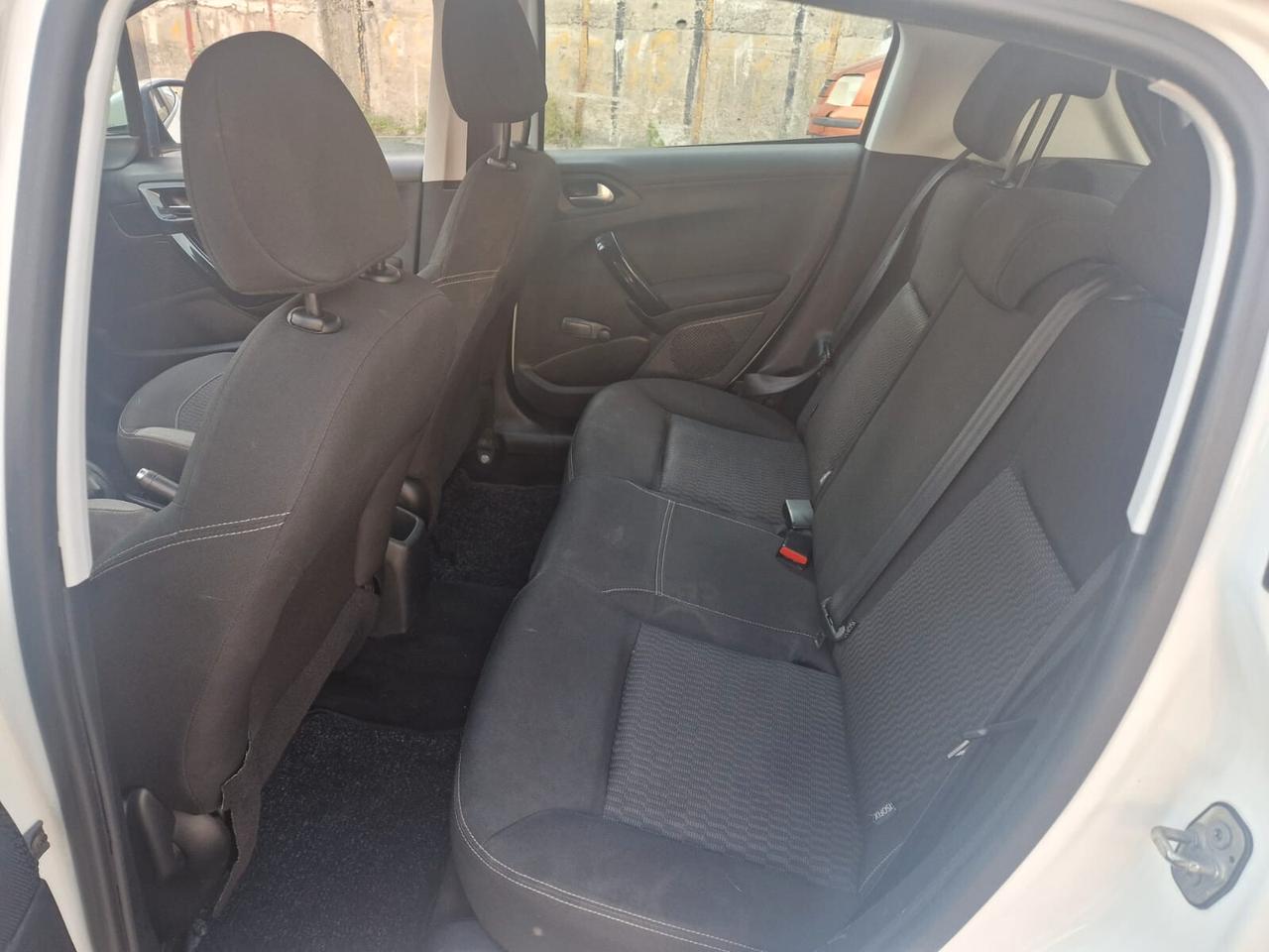 Peugeot 208 PureTech 82 5 porte Allure