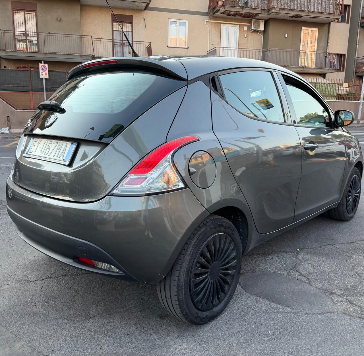 Lancia Ypsilon 1.2 benz/GPL Ecochic Gold
