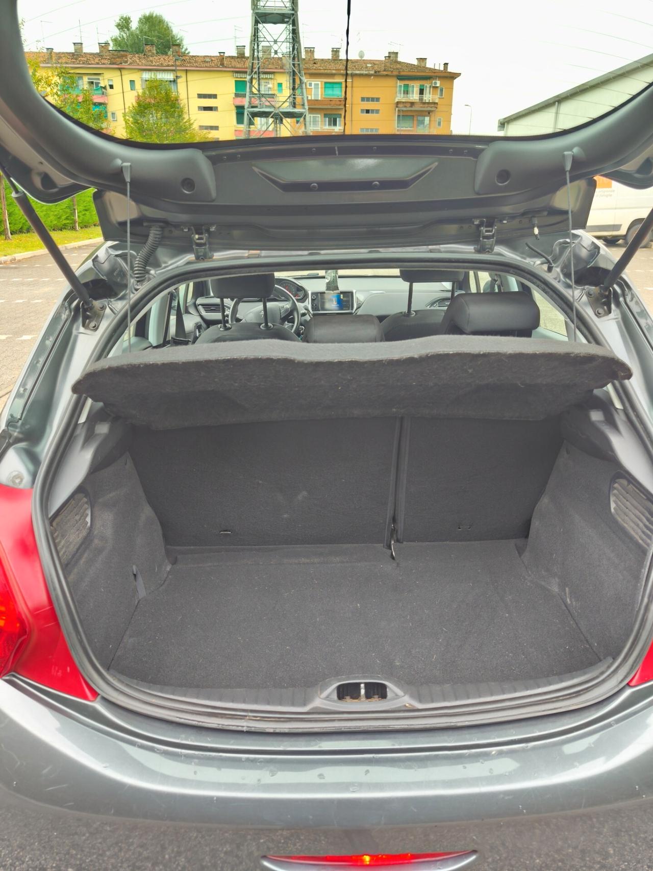 Peugeot 208 1.2 NEOPATENTATI GARANZIA