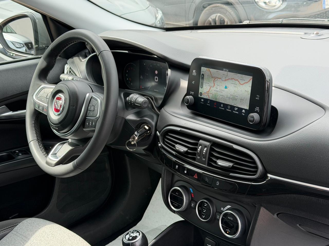 Fiat Tipo SW 1.6 M.JET 130 cv. CROSS (Autocarro 5 posti N1)