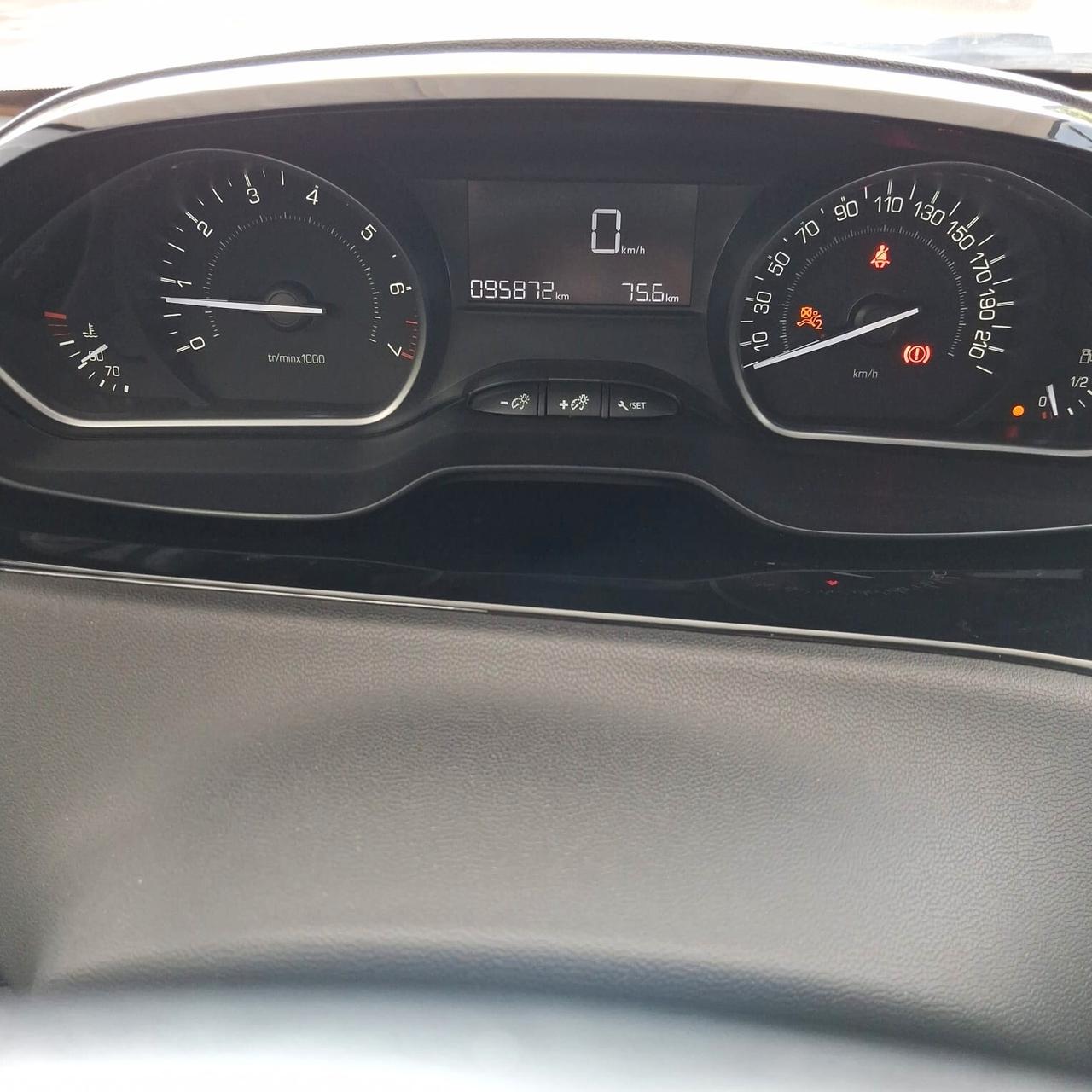 Peugeot 208 PureTech 82 5 porte Allure