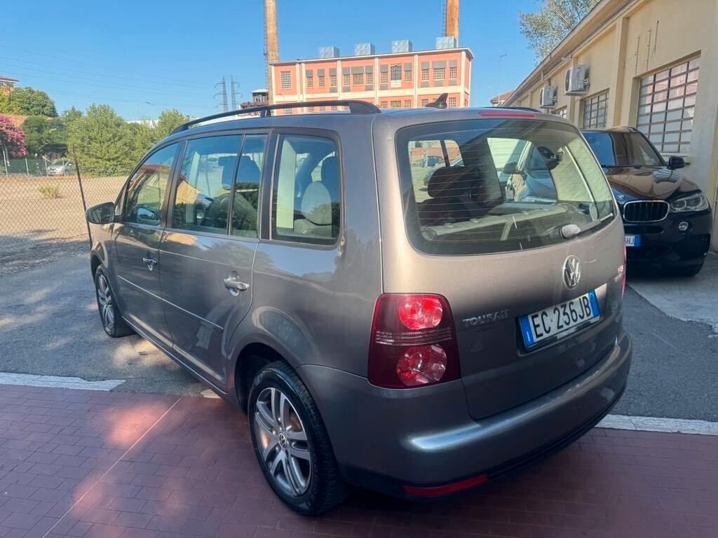 Volkswagen Touran ANNO 2011 1.4 METANO 7 POSTI