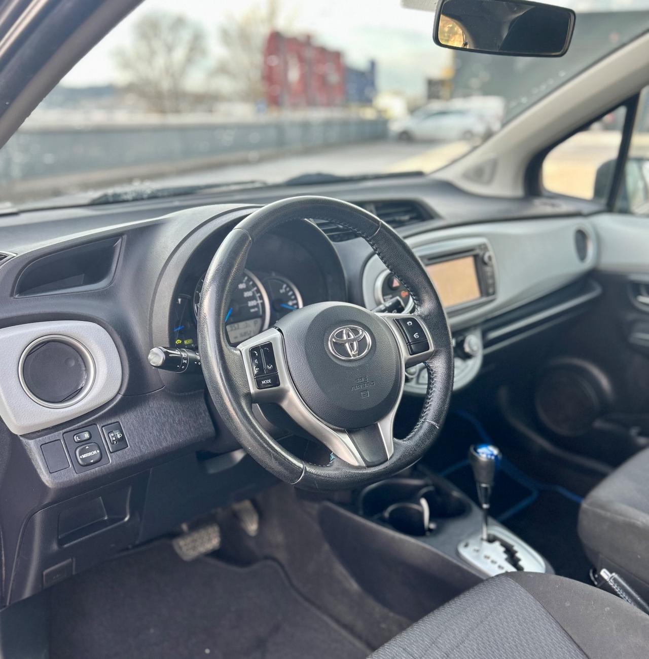 Toyota Yaris 1.5 Hybrid 5p Lounge Neopatentati