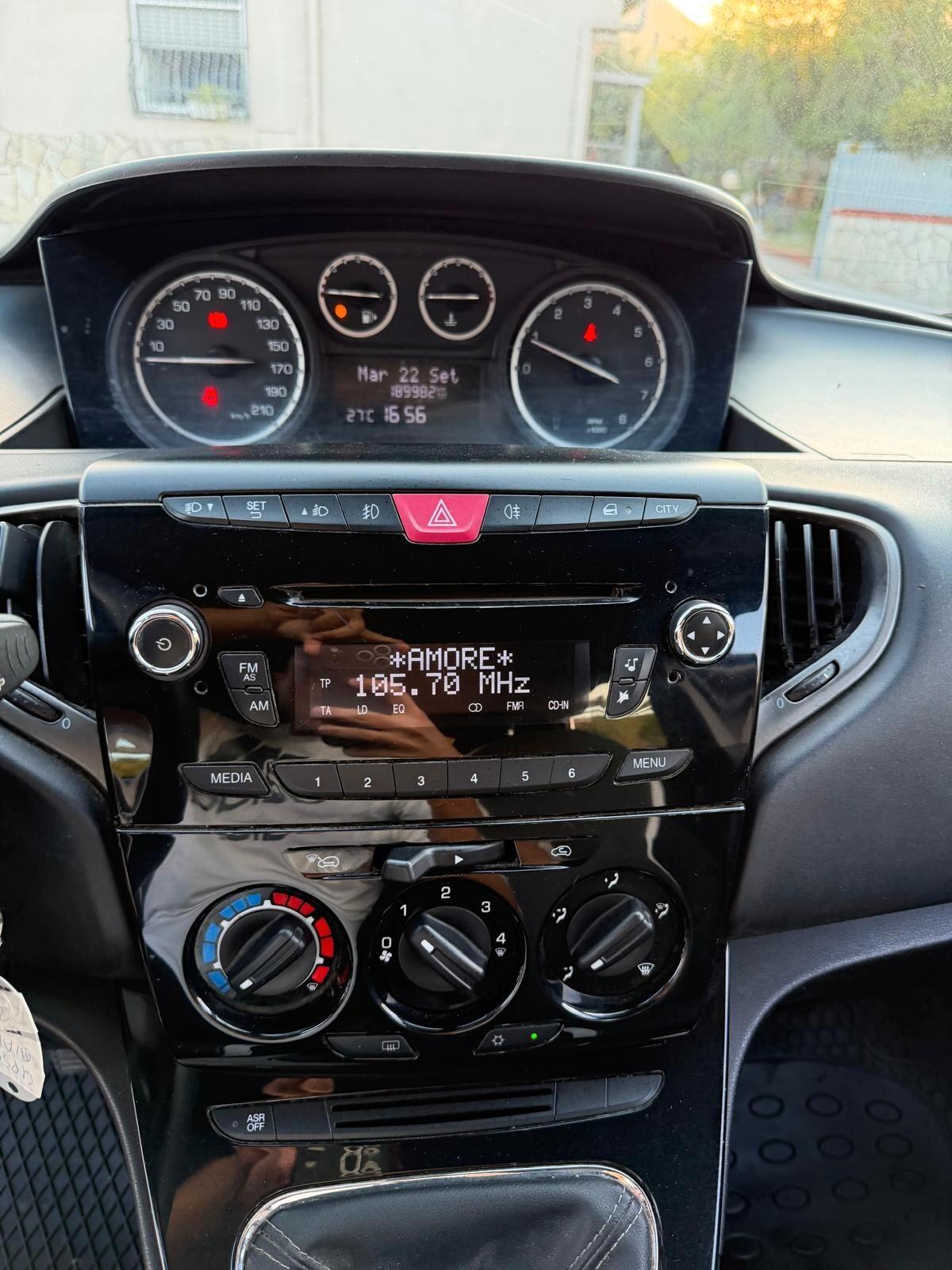 Lancia Ypsilon 1.2 69 CV 5 porte Elefantino-2015