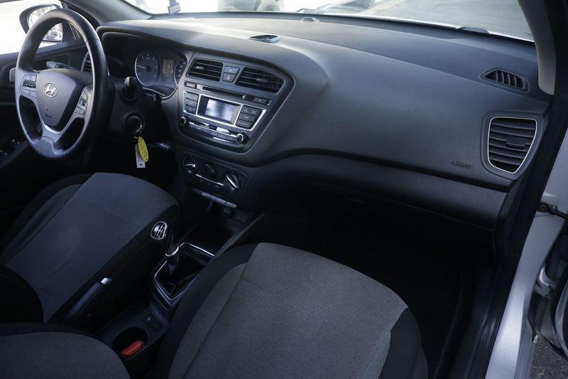 Hyundai i20 Hyundai i20 1.1 CRDi 12V 5 porte Comfort 55KW ANNO 2015