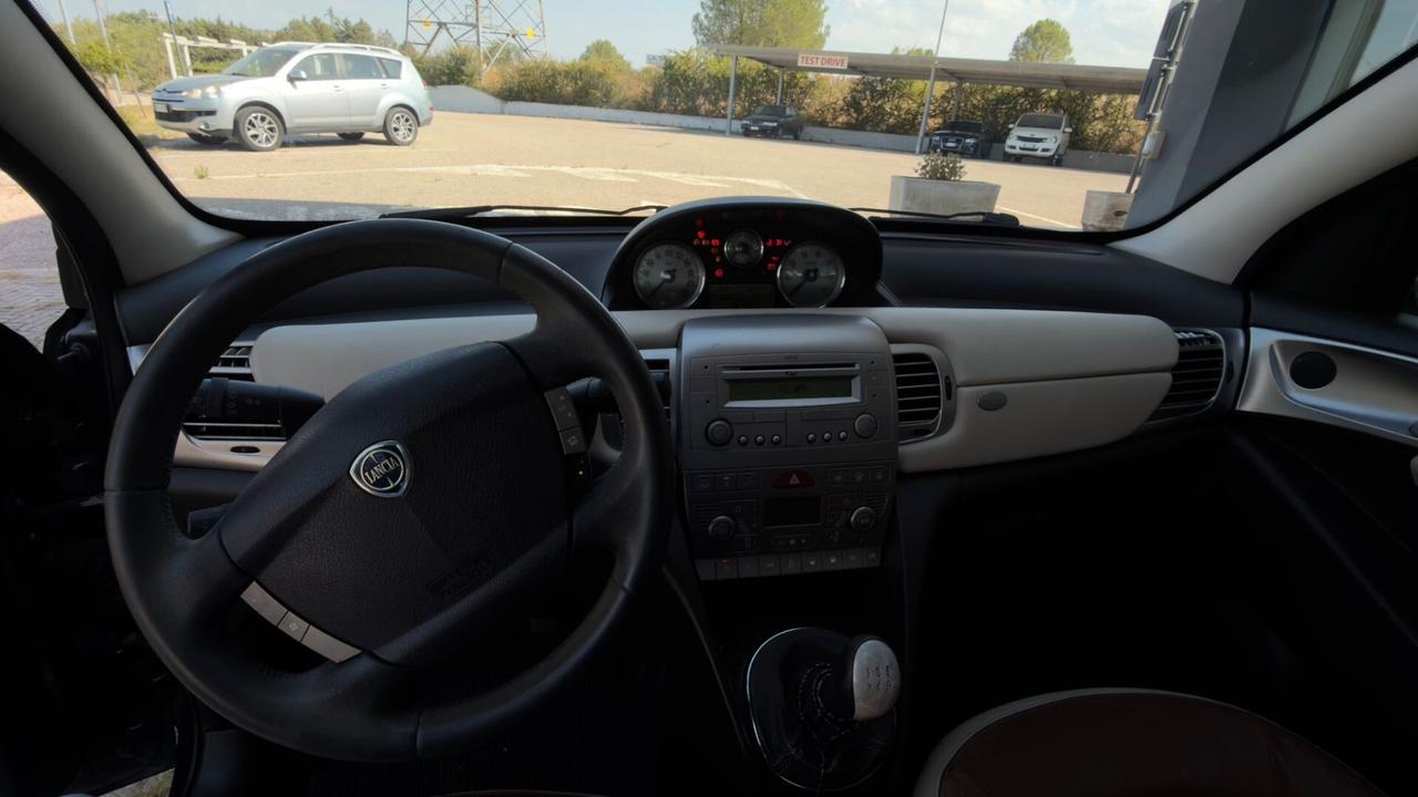 Lancia Ypsilon 1.3 MJT 90 CV Platino