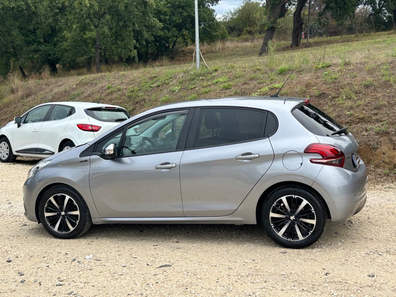 Peugeot 208 BlueHDi 100 S&S 5 porte Signature