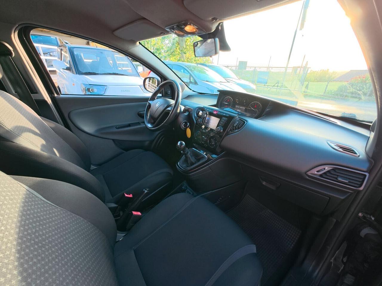 Lancia Ypsilon 1.2 69 CV 5 porte Silver