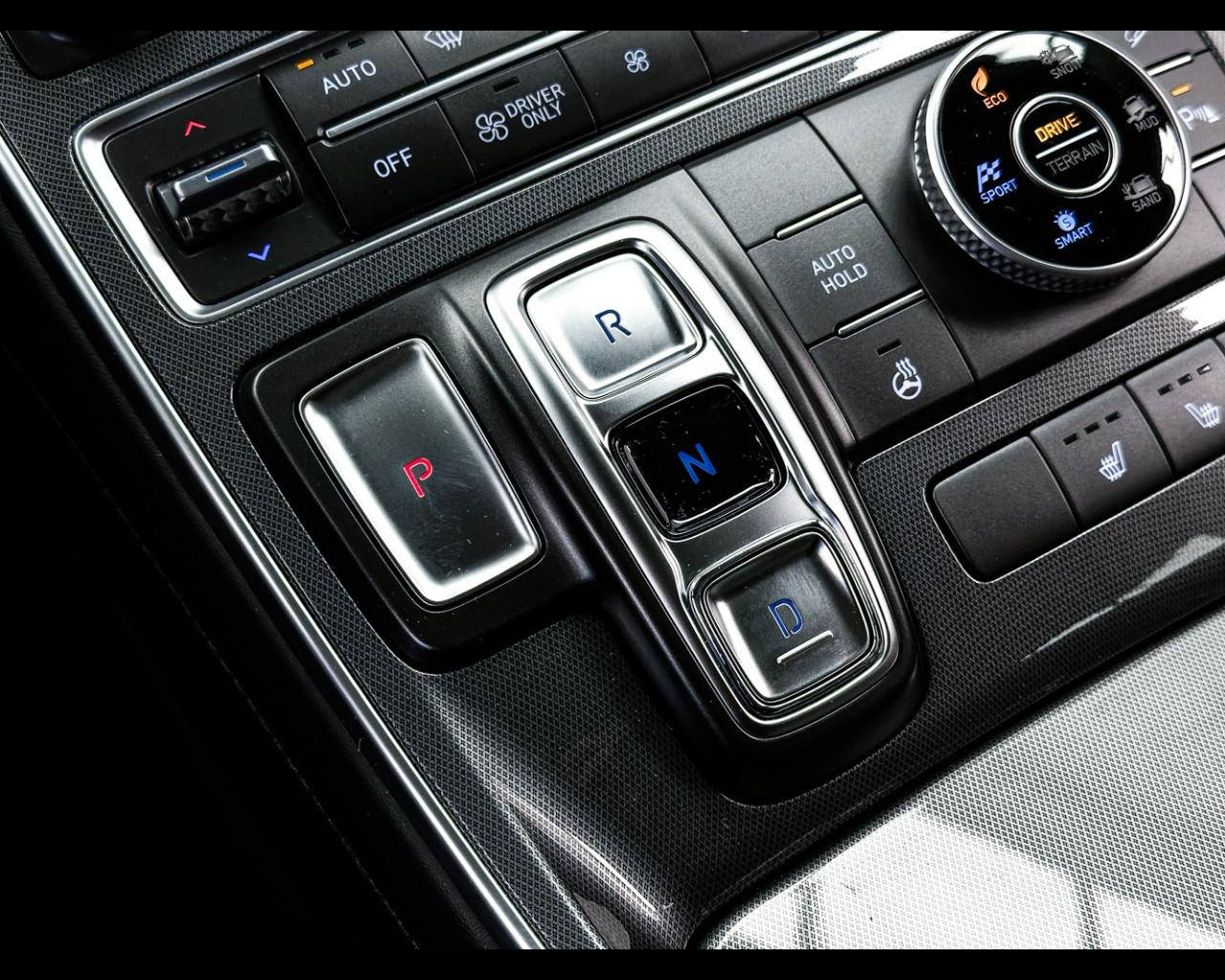 HYUNDAI Santa Fe 4ªs 18-24 - Santa Fe 1.6 T-GDI HEV 4WD AT 7 posti 2