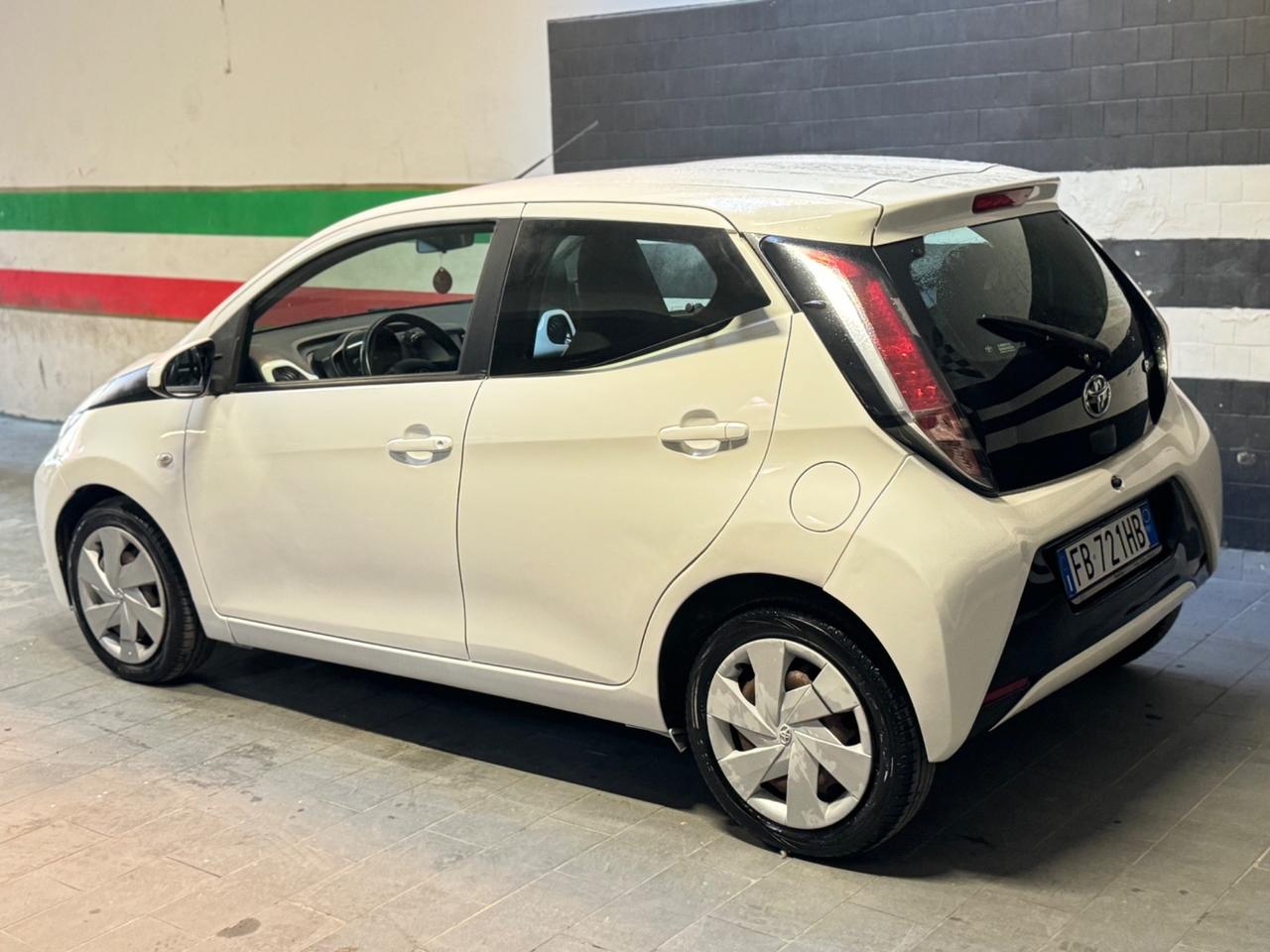 Toyota Aygo 1.0 VVT-i 69 CV 5 porte x-black Tss